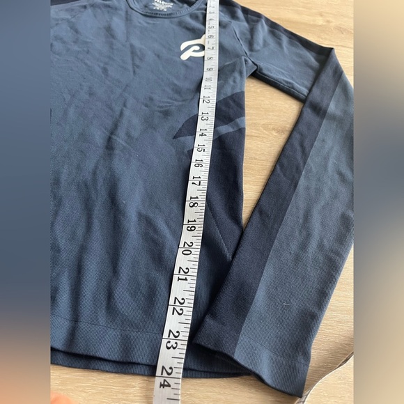 Peloton Seamless Blue Long Sleeve Crewneck SZ M - Picture 7 of 9